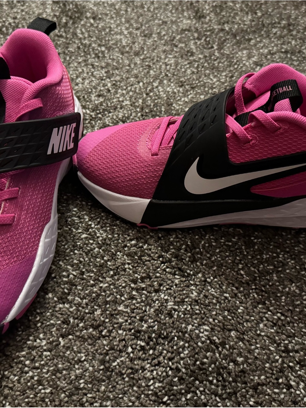 Nike Team Hustle Girls Basketball Shoes Pink Black Size 2.5Y